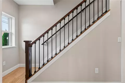 Entry Way - 3908 Edwards #B, Cincinnati, OH 45209 photo 2 of 5