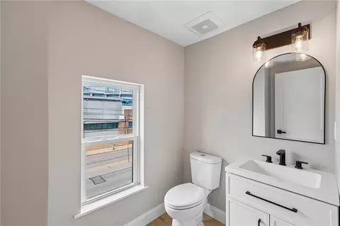 Bath - 3908 Edwards #B, Cincinnati, OH 45209 photo 2 of 6