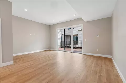 Living - 3908 Edwards #B, Cincinnati, OH 45209 photo 3 of 11