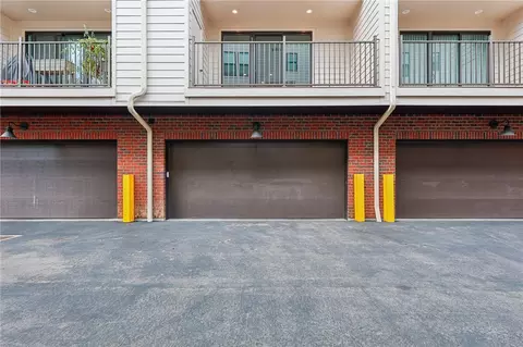 Exterior - 3908 Edwards #B, Cincinnati, OH 45209 photo 4 of 5