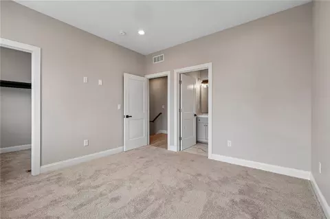 Bedroom - 3908 Edwards #B, Cincinnati, OH 45209 photo 4 of 5