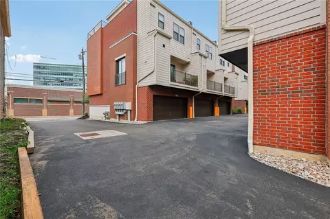Exterior - 3908 Edwards #B, Cincinnati, OH 45209 photo 3 of 5