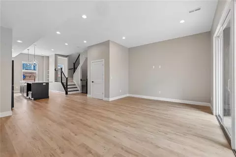 Living - 3908 Edwards #B, Cincinnati, OH 45209 photo 1 of 11