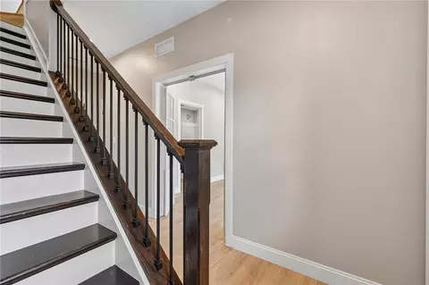 Entry Way - 3908 Edwards #B, Cincinnati, OH 45209 photo 1 of 5