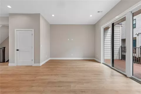 Living - 3908 Edwards #B, Cincinnati, OH 45209 photo 7 of 11