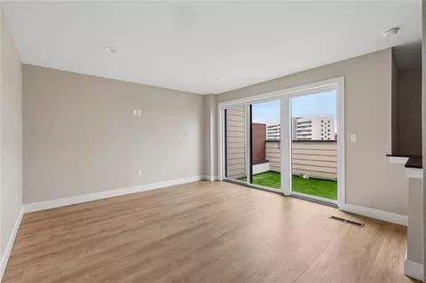 Living - 3908 Edwards #B, Cincinnati, OH 45209 photo 10 of 11