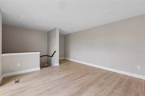 Living - 3908 Edwards #B, Cincinnati, OH 45209 photo 9 of 11