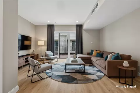 Living - 3908 Edwards #B, Cincinnati, OH 45209 photo 4 of 11