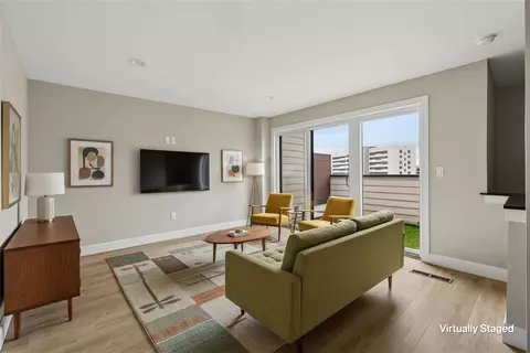 Living - 3908 Edwards #B, Cincinnati, OH 45209 photo 11 of 11