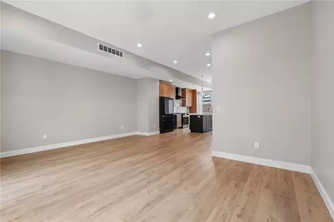 Living - 3908 Edwards #B, Cincinnati, OH 45209 photo 5 of 11