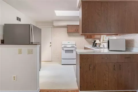 Kitchen - 3903 Mengel Dr, Kettering, OH 45429 photo 1 of 3