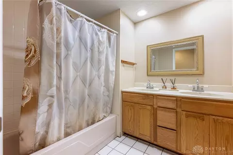 Bath - 5314 Brainard Dr, Kettering, OH 45440 photo 2 of 3