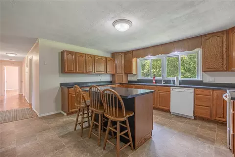 Kitchen - 1895 Ryan Rd, Springboro, OH 45066 photo 2 of 4