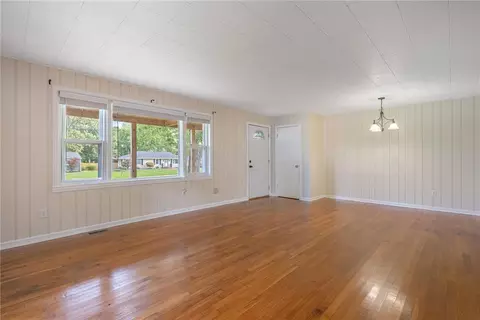 Living - 1895 Ryan Rd, Springboro, OH 45066 photo 2 of 4