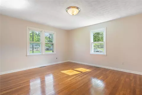 Living - 1895 Ryan Rd, Springboro, OH 45066 photo 4 of 4