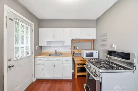 Kitchen - 1027 N Burnett Rd, Springfield, OH 45503 photo 3 of 3