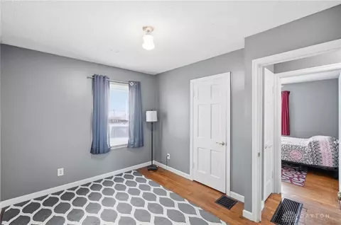 Bedroom - 1027 N Burnett Rd, Springfield, OH 45503 photo 2 of 6