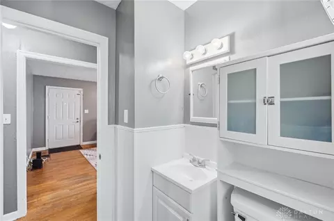 Bath - 1027 N Burnett Rd, Springfield, OH 45503 photo 2 of 2