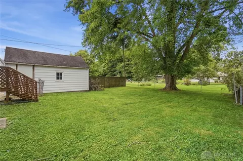 Exterior - 1027 N Burnett Rd, Springfield, OH 45503 photo 2 of 5