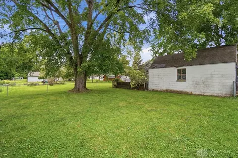 Exterior - 1027 N Burnett Rd, Springfield, OH 45503 photo 5 of 5