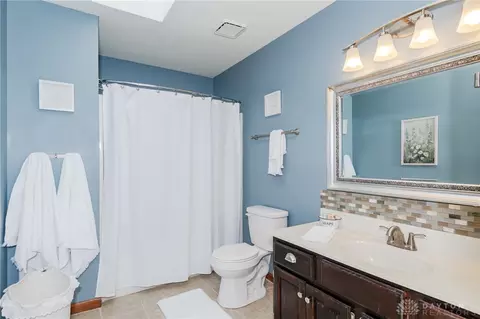Bath - 164 Deer Trail Dr, Springboro, OH 45066 photo 8 of 10