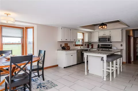 Kitchen - 164 Deer Trail Dr, Springboro, OH 45066 photo 4 of 5