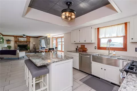 Kitchen - 164 Deer Trail Dr, Springboro, OH 45066 photo 5 of 5
