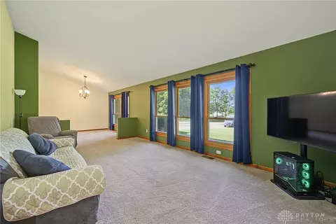 Living - 3730 Old Columbus Rd, Springfield, OH 45503 photo 3 of 11