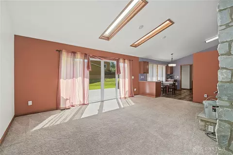 Living - 3730 Old Columbus Rd, Springfield, OH 45503 photo 10 of 11