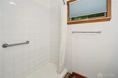 Bath - 3730 Old Columbus Rd, Springfield, OH 45503 photo 3 of 6