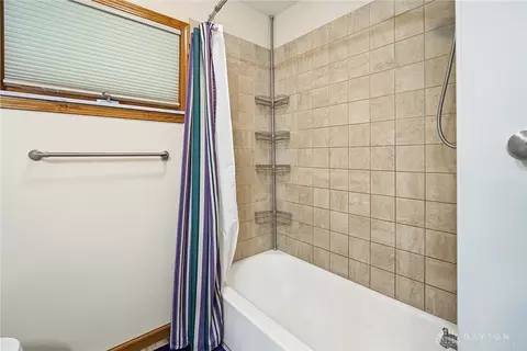 Bath - 3730 Old Columbus Rd, Springfield, OH 45503 photo 5 of 6