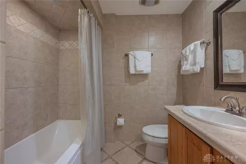 Bath - 974 Hyde Park Dr, Centerville, OH 45429 photo 4 of 5