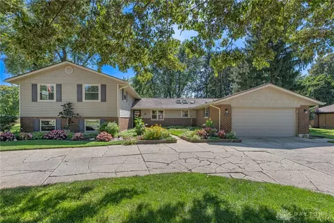 Exterior - 974 Hyde Park Dr, Centerville, OH 45429 photo 2 of 11