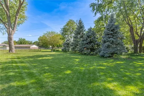 Exterior - 974 Hyde Park Dr, Centerville, OH 45429 photo 10 of 11