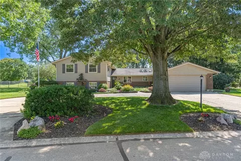 Exterior - 974 Hyde Park Dr, Centerville, OH 45429 photo 4 of 11