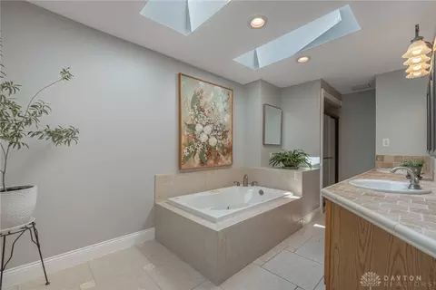 Bath - 974 Hyde Park Dr, Centerville, OH 45429 photo 1 of 5