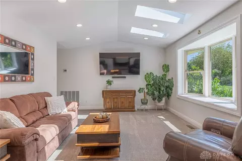 Living - 974 Hyde Park Dr, Centerville, OH 45429 photo 2 of 4