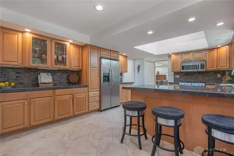 Kitchen - 974 Hyde Park Dr, Centerville, OH 45429 photo 3 of 6