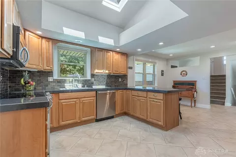 Kitchen - 974 Hyde Park Dr, Centerville, OH 45429 photo 5 of 6