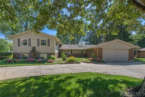 Exterior - 974 Hyde Park Dr, Centerville, OH 45429 photo 3 of 11