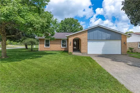 165 Finsbury Ln, Troy, OH 45373