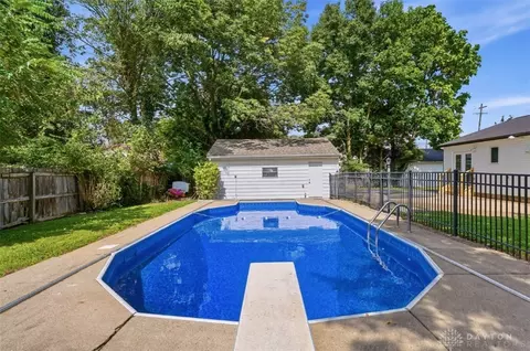 Exterior - 106 Central Ave, Blanchester, OH 45107 photo 17 of 18