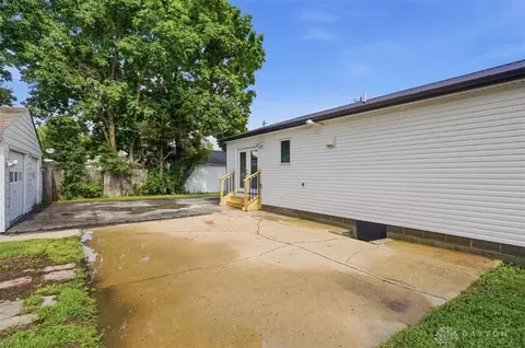 Exterior - 106 Central Ave, Blanchester, OH 45107 photo 13 of 18
