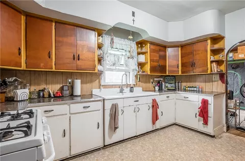 Kitchen - 1705 Hillside Ave, Springfield, OH 45503 photo 2 of 2