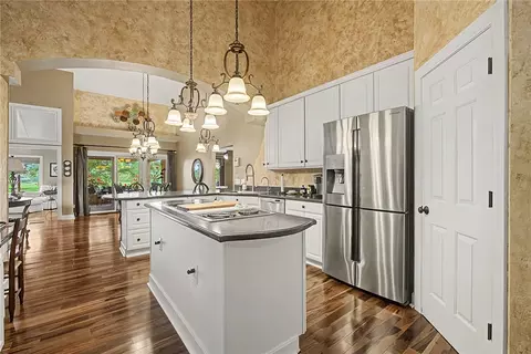 Kitchen - 55 Pinehurst Pl, Springboro, OH 45066 photo 6 of 8