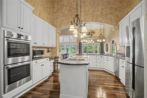 Kitchen - 55 Pinehurst Pl, Springboro, OH 45066 photo 7 of 8