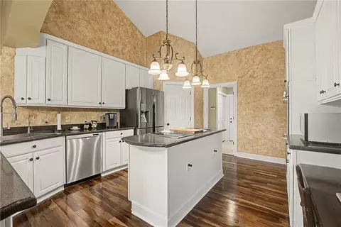 Kitchen - 55 Pinehurst Pl, Springboro, OH 45066 photo 2 of 8