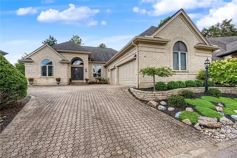 Exterior - 55 Pinehurst Pl, Springboro, OH 45066 photo 2 of 15