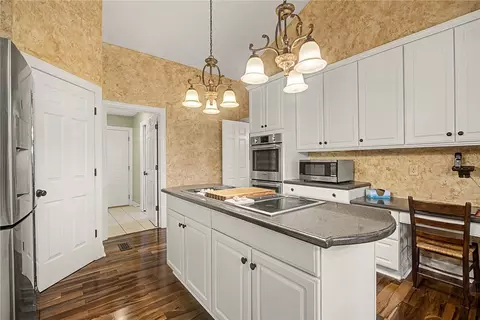 Kitchen - 55 Pinehurst Pl, Springboro, OH 45066 photo 4 of 8