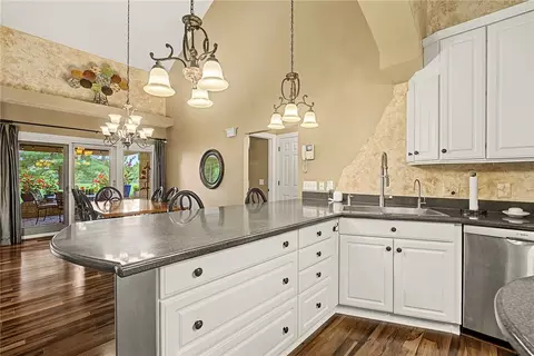 Kitchen - 55 Pinehurst Pl, Springboro, OH 45066 photo 3 of 8